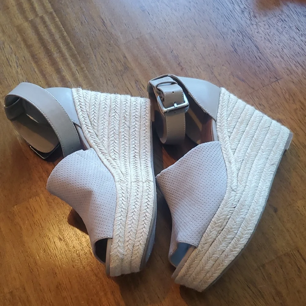 Sandal - Picture 5 of 5